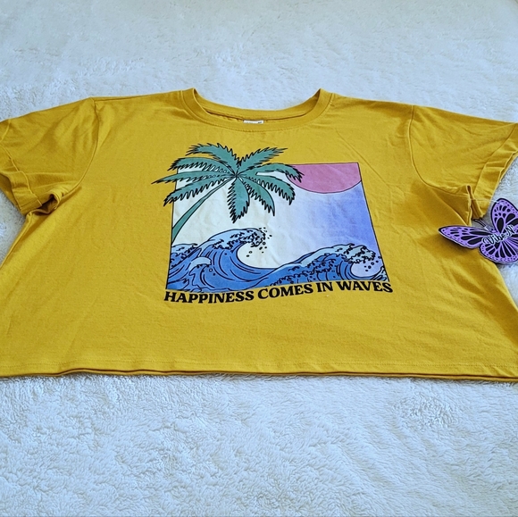 Vibe N' "Happiness Comes In Waves"🌊 Graphic Tee - NWT - Picture 8 of 10